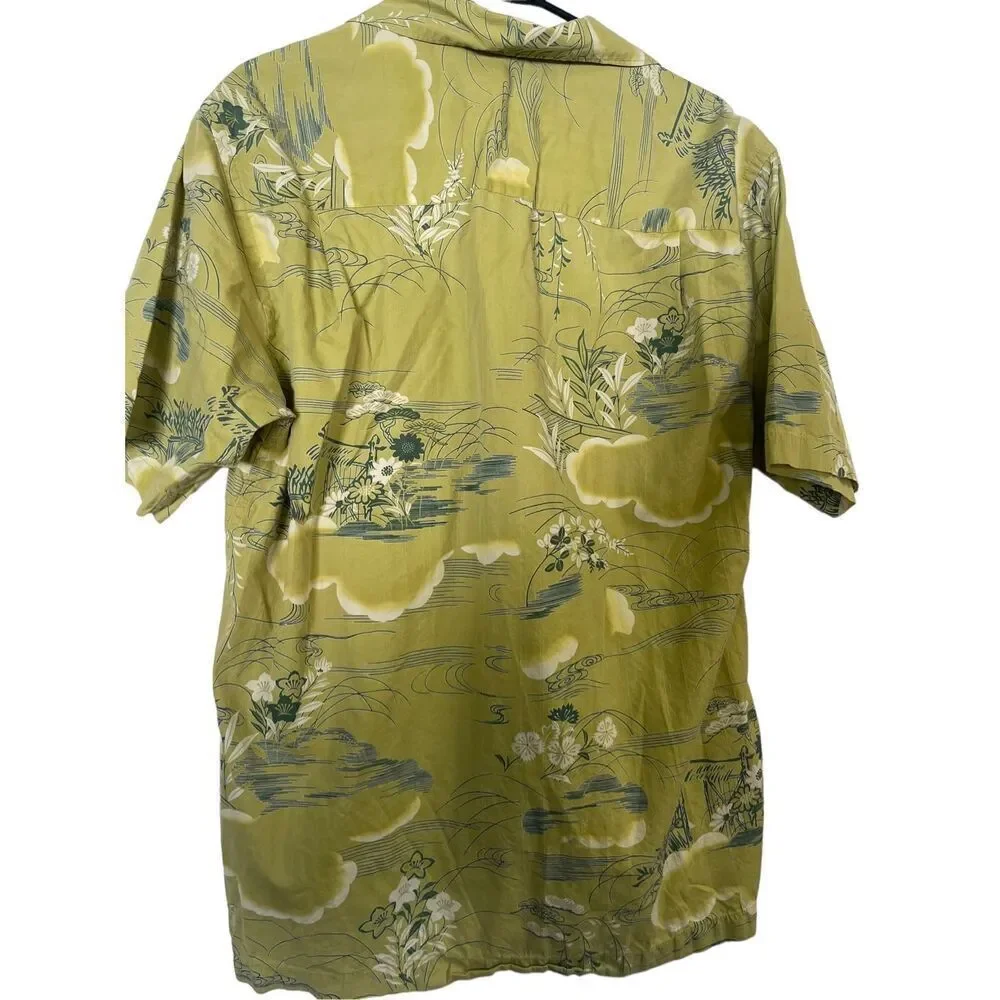 Tommy Bahama Men's Green Paradise Island Buttons Up Floral Shirt Size Medium